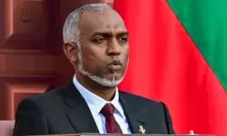 चीन की गोद में बैठे मुइज्जू के बिगड़े तेवर- भारतीय सेना को 15 मार्च से पहले.. चीन की गोद में बैठे मुइज्जू के बिगड़े तेवर- भारतीय सेना को 15 मार्च से पहले..