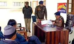 औचक निरीक्षण में खामियां मिलने पर ADG ने लगाई थानेदार की क्लास औचक निरीक्षण में खामियां मिलने पर ADG ने लगाई थानेदार की क्लास