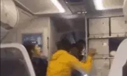 फ्लाइट में बवाल- देरी से नाराज पैसेंजर ने पायलट को जडे थप्पड़