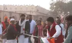 राम मंदिर के बाहर कांग्रेस नेताओं से झड़प-पार्टी का झंडा फाड़कर किया.. राम मंदिर के बाहर कांग्रेस नेताओं से झड़प-पार्टी का झंडा फाड़कर किया..