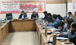 डीएम ने विकास भवन में की मीटिंग- विशेष ध्यान देने के दिए निर्देश डीएम ने विकास भवन में की मीटिंग- विशेष ध्यान देने के दिए निर्देश