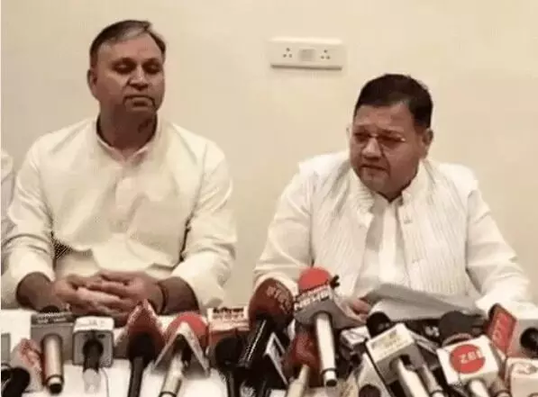 विकास के लिए पैसे नहीं देने पर MLA का CM आवास पर वस्त्र त्याग का ऐलान