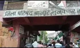 प्रतिबंधित दवाओं को लेकर स्वास्थ्य विभाग का जिला परिषद बाजार में छापा