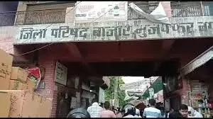 प्रतिबंधित दवाओं को लेकर स्वास्थ्य विभाग का जिला परिषद बाजार में छापा