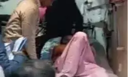 सत्ता की हनक- नेता सपूत ने अफसर को पीट किया लहूलुहान- दिल्ली..