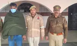 ग्राम प्रधान के घर में छिपे गैंगस्टर को पकड़ने गई पुलिस पर हमला ग्राम प्रधान के घर में छिपे गैंगस्टर को पकड़ने गई पुलिस पर हमला