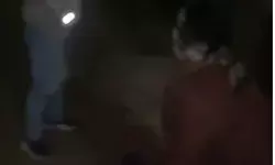 नसीब निकला खराब- चोरी करने घुसा चोर लगा पब्लिक के हाथ- बन गया भुर्ता नसीब निकला खराब- चोरी करने घुसा चोर लगा पब्लिक के हाथ- बन गया भुर्ता