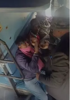 थप्पड़बाज TTE पर पड़ी सस्पेंशन की मार- हिटलर बन यात्री को जड़े..