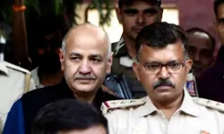 सिसोदिया को लेकर कोर्ट की जेल अफसर को लगी फटकार सिसोदिया को लेकर कोर्ट की जेल अफसर को लगी फटकार