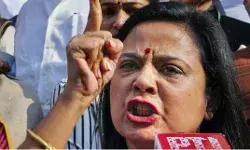 पूर्व सांसद से बंगला खाली कराने पहुंची टीम- जबरदस्ती कराया जाएगा... पूर्व सांसद से बंगला खाली कराने पहुंची टीम- जबरदस्ती कराया जाएगा...