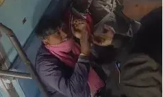 थप्पड़बाज TTE पर पड़ी सस्पेंशन की मार- हिटलर बन यात्री को जड़े..