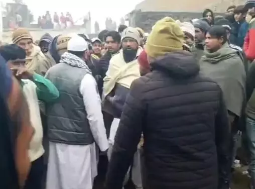 झगड़ा करने से रोकने पर बेटे ने पिता के सिर पर दे मारी ईंट और उड़ गए...