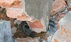 शौचालय की दीवार गिरने से दो बच्चियों की मौत- मचा कोहराम