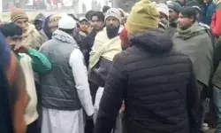 झगड़ा करने से रोकने पर बेटे ने पिता के सिर पर दे मारी ईंट और उड़ गए... झगड़ा करने से रोकने पर बेटे ने पिता के सिर पर दे मारी ईंट और उड़ गए...