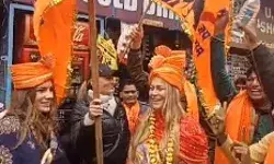 ताजमहल पर राम के रंग में रंगे विदेशी सैलानी- रामधुन पर नाचे विदेशी पर्यटक ताजमहल पर राम के रंग में रंगे विदेशी सैलानी- रामधुन पर नाचे विदेशी पर्यटक