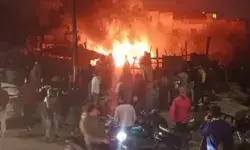 कबाड़ गोदाम में लगी आग मालिक व परिवार ने भागकर बचाई जान