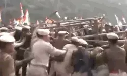 बेरिकेडिंग कर पुलिस ने न्याय यात्रा को रोका- समर्थकों ने तोड़ फेंके... बेरिकेडिंग कर पुलिस ने न्याय यात्रा को रोका- समर्थकों ने तोड़ फेंके...