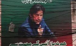 पार्टी का झंडा फहराने पर बवाल- बाप ने ले ली बेटे की जान पार्टी का झंडा फहराने पर बवाल- बाप ने ले ली बेटे की जान