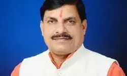 यादव ने दिए महिला से जूते बंधवाने वाले एसडीएम को हटाने के निर्देश यादव ने दिए महिला से जूते बंधवाने वाले एसडीएम को हटाने के निर्देश