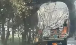 चलते ट्रक में लगी आग- चालक ने कूदकर बचाई जान- गाड़ी में लदे थे कंबल