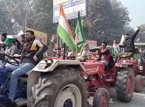 भाकियू ने तिरंगा ट्रैक्टर यात्रा निकालकर मांगा फसलों का वाजिब दाम और.. भाकियू ने तिरंगा ट्रैक्टर यात्रा निकालकर मांगा फसलों का वाजिब दाम और..