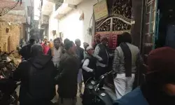 घर के बाहर सफाई कर रही महिला की नगर निगम की गाड़ी ने ले ली जान घर के बाहर सफाई कर रही महिला की नगर निगम की गाड़ी ने ले ली जान