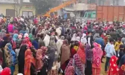 गणतंत्र दिवस पर हादसा- प्रभातफेरी निकाल रहे बच्चों पर पलटा ट्रक गणतंत्र दिवस पर हादसा- प्रभातफेरी निकाल रहे बच्चों पर पलटा ट्रक