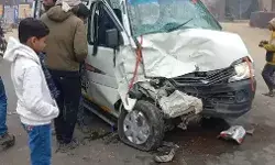 इलेक्ट्रॉनिक बस की टक्कर से उड़े कार के परखच्चे- महिला समेत 6 गंभीर इलेक्ट्रॉनिक बस की टक्कर से उड़े कार के परखच्चे- महिला समेत 6 गंभीर