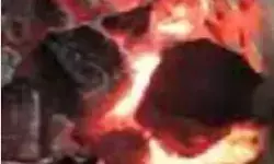 ठंड से बचने को जलाई गई अंगीठी ले गई बाप बेटे की जान- पत्नी गंभीर ठंड से बचने को जलाई गई अंगीठी ले गई बाप बेटे की जान- पत्नी गंभीर