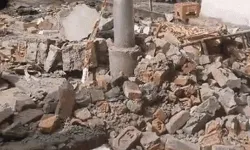 सिलेंडर में हुए ब्लास्ट से टूटे कई मकान- कई घरों में आई दरारें- चार... सिलेंडर में हुए ब्लास्ट से टूटे कई मकान- कई घरों में आई दरारें- चार...