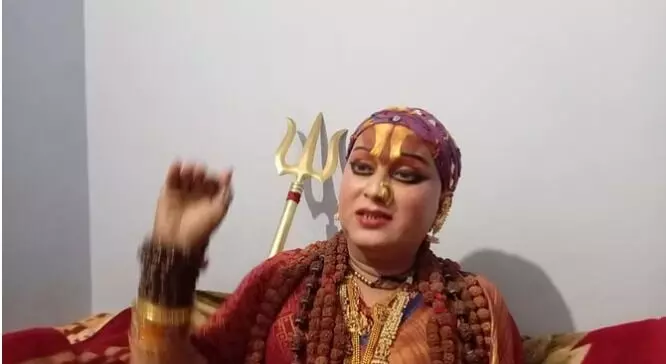 शाही ईदगाह जाने की जिद पर अडी किन्नर महामंडलेश्वर को किया नजरबंद शाही ईदगाह जाने की जिद पर अडी किन्नर महामंडलेश्वर को किया नजरबंद