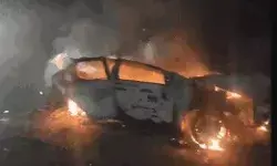 ट्रक की टक्कर से कार में लगी आग में पांच दोस्त जिंदा जले- टुकडों में.. ट्रक की टक्कर से कार में लगी आग में पांच दोस्त जिंदा जले- टुकडों में..