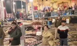 जागरण के दौरान गिरी स्टेज से मची भगदड़- एक महिला की मौत- 17 जख्मी जागरण के दौरान गिरी स्टेज से मची भगदड़- एक महिला की मौत- 17 जख्मी