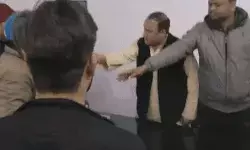 फोटो को लेकर भिड़े सपाई - PDA यात्रा बैठक में हुई तू तू मैं मैं फोटो को लेकर भिड़े सपाई - PDA यात्रा बैठक में हुई तू तू मैं मैं