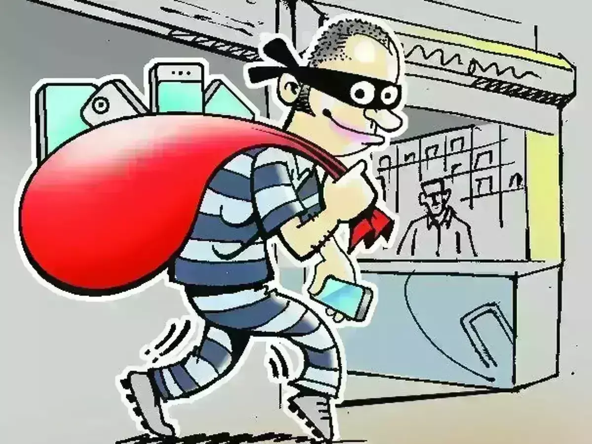 बालू घाट कार्यालय से 30 लाख की लूट- दो लोग हुए घायल बालू घाट कार्यालय से 30 लाख की लूट- दो लोग हुए घायल