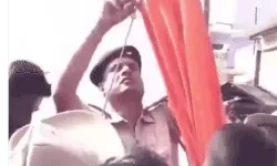 108 फीट ऊंचे हनुमान ध्वज को हटाने पर बवाल- बीजेपी का प्रदर्शन 108 फीट ऊंचे हनुमान ध्वज को हटाने पर बवाल- बीजेपी का प्रदर्शन