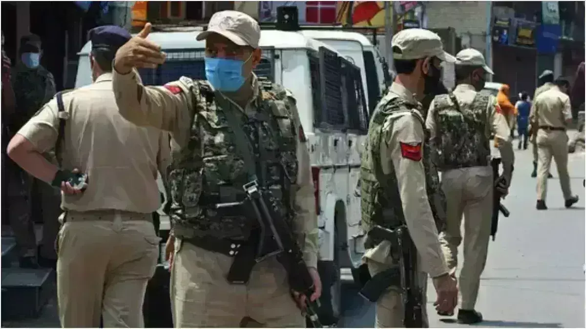 राष्ट्र-विरोधी गतिविधियों के लिए दो लोगों पर पीएसए के तहत मामले दर्ज