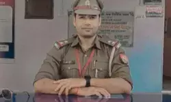 टीचर की स्कूटी में चरस प्लांट करने वाले दरोगा एवं सिपाही सस्पेंड टीचर की स्कूटी में चरस प्लांट करने वाले दरोगा एवं सिपाही सस्पेंड