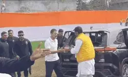 भारत जोड़ो न्याय यात्रा पर हमला- राहुल की कार का पिछला शीशा टूटा भारत जोड़ो न्याय यात्रा पर हमला- राहुल की कार का पिछला शीशा टूटा