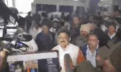 गिरफ्तारी के खिलाफ CM की HC में याचिका- थोड़ी देर में होगी सुनवाई गिरफ्तारी के खिलाफ CM की HC में याचिका- थोड़ी देर में होगी सुनवाई