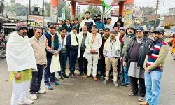 समाजसेवी टीम ने राष्ट्रगान कर विधुतकर्मियो को शाल ओढ़ाकर किया सम्मानित समाजसेवी टीम ने राष्ट्रगान कर विधुतकर्मियो को शाल ओढ़ाकर किया सम्मानित