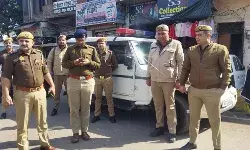 जुम्मे पर शहर में अलर्ट- CO सिटी के साथ पुलिस बल शहर में जगह जगह तैनात जुम्मे पर शहर में अलर्ट- CO सिटी के साथ पुलिस बल शहर में जगह जगह तैनात