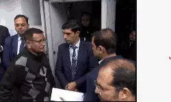 आखिर क्राइम ब्रांच केजरीवाल को नोटिस थमाने में हो ही गई कामयाब आखिर क्राइम ब्रांच केजरीवाल को नोटिस थमाने में हो ही गई कामयाब