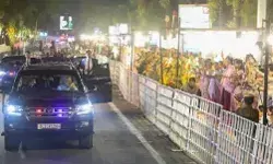 PM के रोड शो में उमडा जनसैलाब- सड़कों पर गूंजा जय श्री राम PM के रोड शो में उमडा जनसैलाब- सड़कों पर गूंजा जय श्री राम