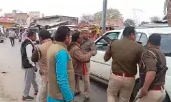 मौर्य की गाड़ी पर हमला- स्वामी प्रसाद को दिखाएं काले झंडे- मचा हड़कंप मौर्य की गाड़ी पर हमला- स्वामी प्रसाद को दिखाएं काले झंडे- मचा हड़कंप