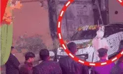 शादी में सपा नेता के भाई ने गोलियां दागकर जमाई धाक- अब तलाश रही... शादी में सपा नेता के भाई ने गोलियां दागकर जमाई धाक- अब तलाश रही...