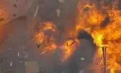 आम चुनाव से पहले इलेक्शन कमीशन के बाहर धमाका- फटा बम आम चुनाव से पहले इलेक्शन कमीशन के बाहर धमाका- फटा बम