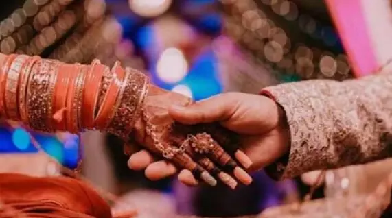 पत्नी के सियासत के चस्के से परेशान बोला पति- या तो राजनीति छोड़.. पत्नी के सियासत के चस्के से परेशान बोला पति- या तो राजनीति छोड़..