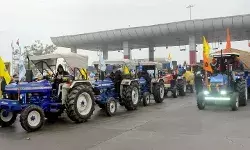 किसानों ने निकाला ट्रैक्टर मार्च- मंत्री पर की कार्रवाई की मांग किसानों ने निकाला ट्रैक्टर मार्च- मंत्री पर की कार्रवाई की मांग