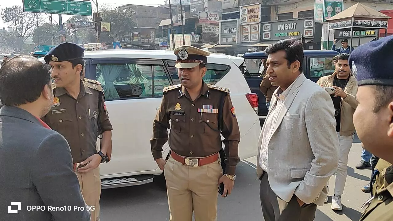 हल्द्वानी बवाल एवं आगजनी- अलर्ट मोड पर पुलिस का पैदल मार्च